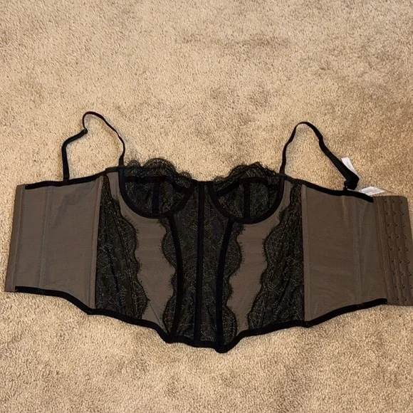BLACK LACE Corset Strap Braless - URBAN OUTFITTERS (LIKE NEW!) Size: Small - Picture 2 of 3